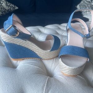 Beautiful Demin style super comfy and light Wedge Sandals size 37 7 US New